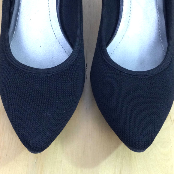 Tahari Tacey Women’s Textured Fabric Pointed Toe Heel Shoe Size 8M - Picture 5 of 14